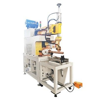 Le PLC contrôle la machine de soudage à couture, avec une plage de dimensions de 300 à 900 millimètres et une capacité nominale de 50 KVA.