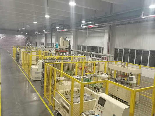 Les principales lignes de production de fours à micro-ondes et de fours sont vendues directement par l'usine. La cavité intérieure dispose d'une ligne de production de soudage automatique avec des capacités de soudage à grande vitesse.