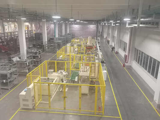 Les principales lignes de production de fours à micro-ondes et de fours sont vendues directement par l'usine. La cavité intérieure dispose d'une ligne de production de soudage automatique avec des capacités de soudage à grande vitesse.