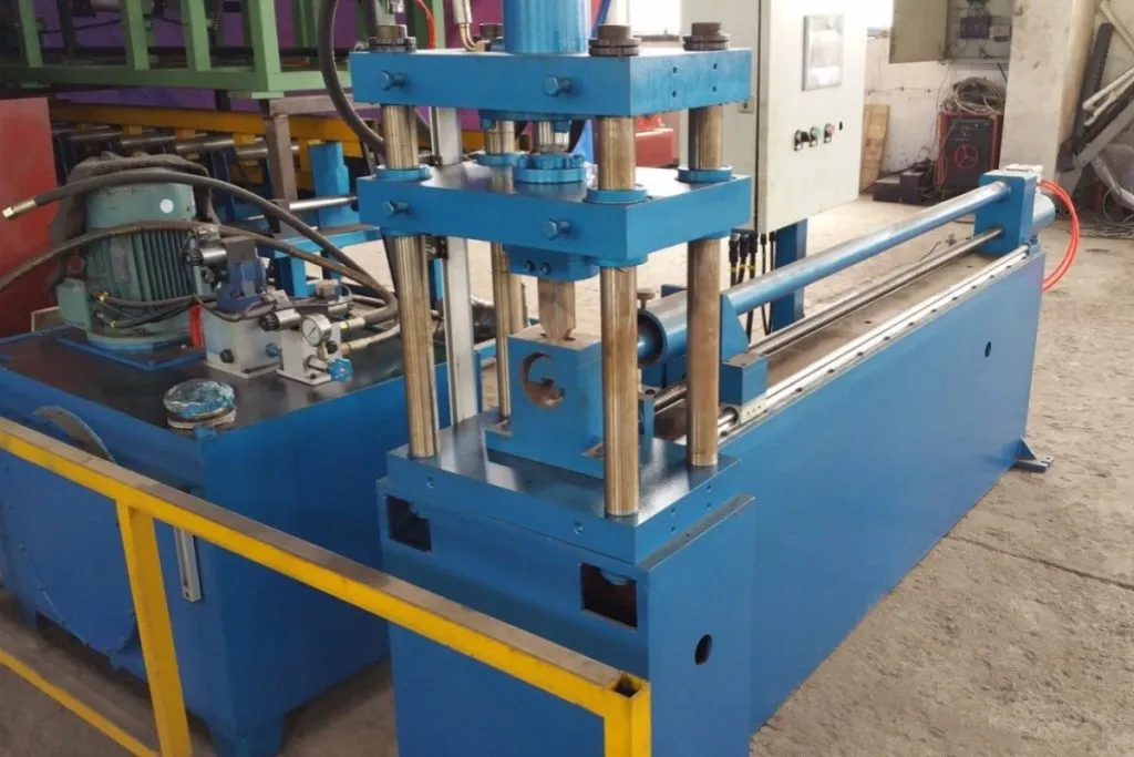 Refroidissement des parois à ailettes ondulées pour transformateur de puissance à distribution, radiateur immergé dans l'huile, ligne de production de soudage automatique des ailettes 8